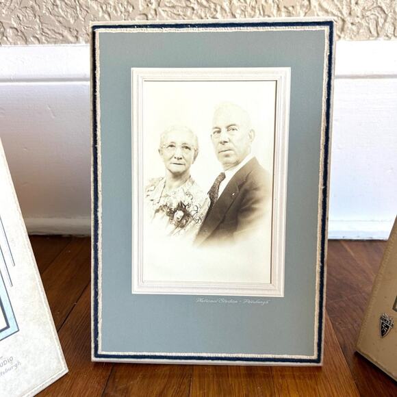 Vintage Family Photo Black & White Photograph Lot in Paper Frames from the 1950s - Picture 5 of 16